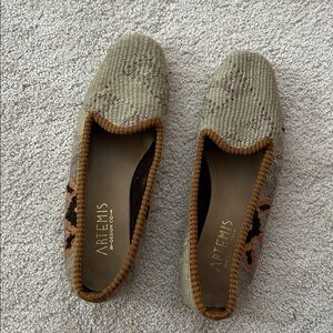 Artemis Design Co. Beige & Brown Embroidered Flats